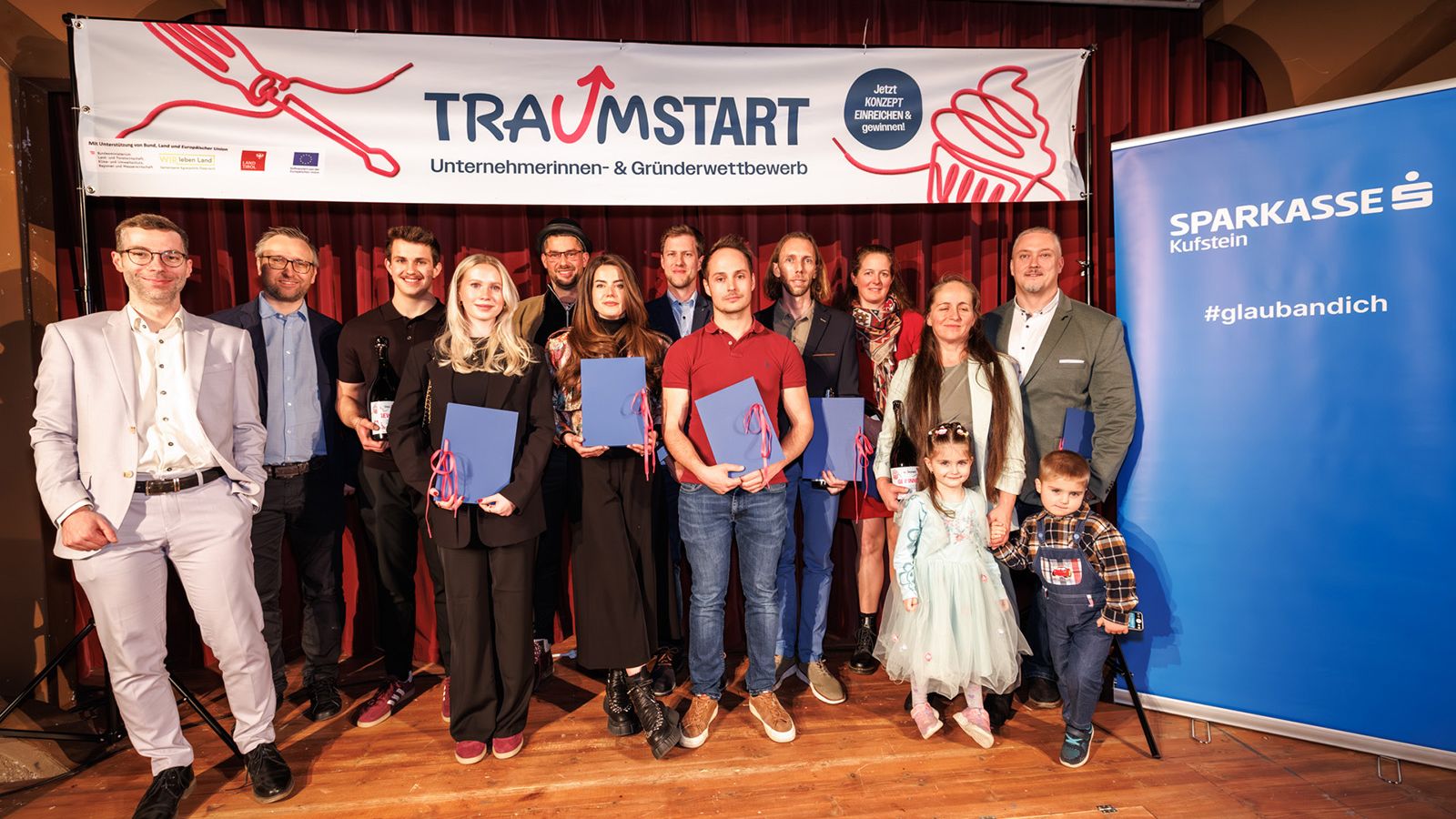 Gewinnerinnen und Gewinner des Traumstart Gründerwettbewerbs bei der Preisverleihung